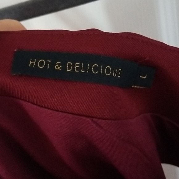 Cutout red top - Picture 2 of 7